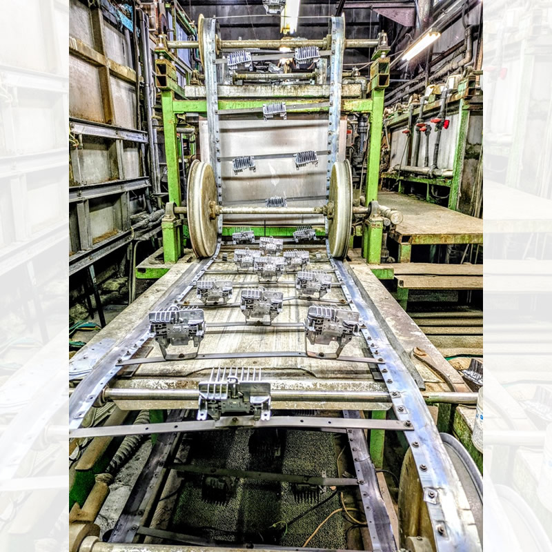 ベルト式全自動アルマイト装置3号機1